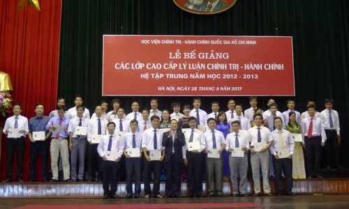 535 học viên được cấp bằng cao cấp lý luận chính trị - hành chính